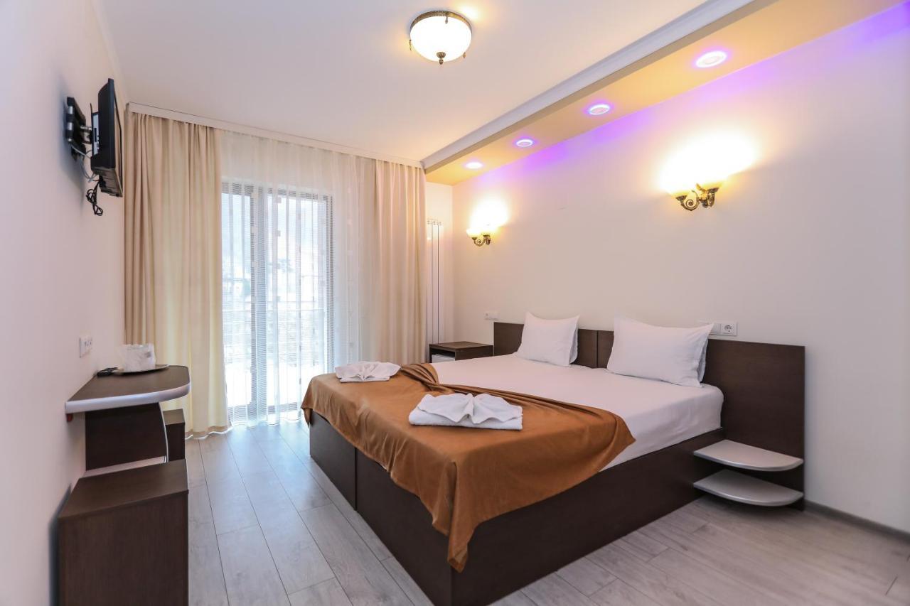 Hotel Holiday Maria เบยเล เฮร์คูลาเน ภายนอก รูปภาพ