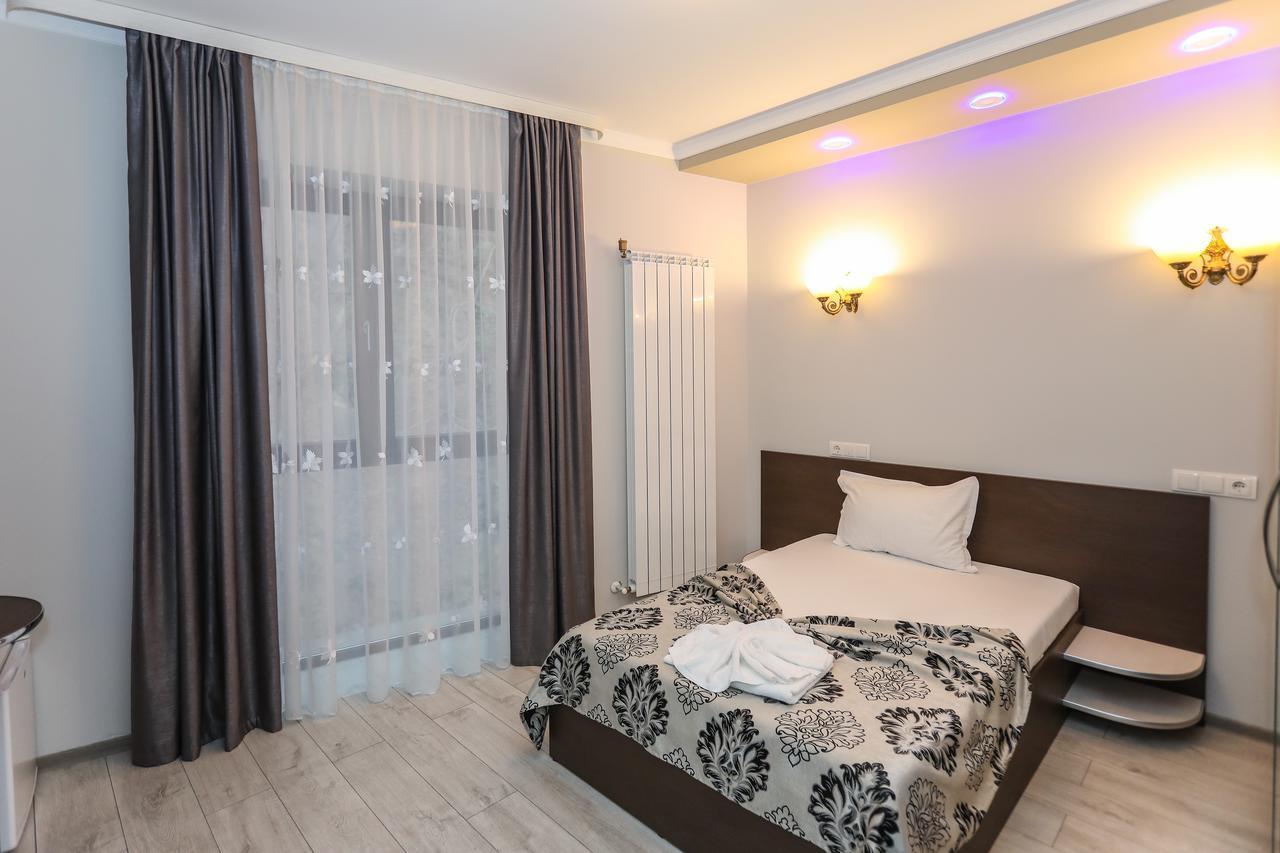 Hotel Holiday Maria เบยเล เฮร์คูลาเน ภายนอก รูปภาพ