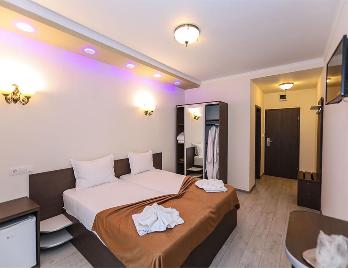 Hotel Holiday Maria เบยเล เฮร์คูลาเน ภายนอก รูปภาพ