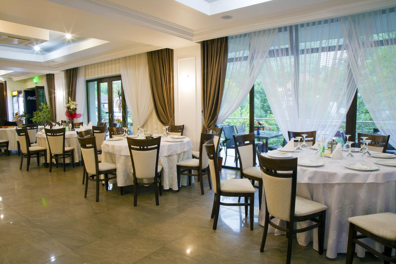 Hotel Holiday Maria เบยเล เฮร์คูลาเน ภายนอก รูปภาพ